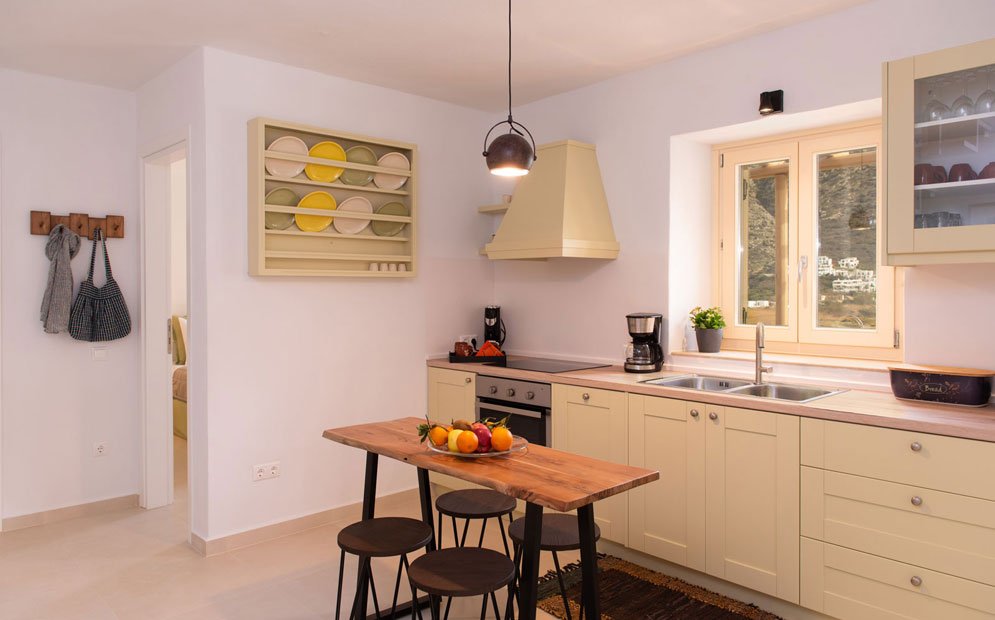 Η κουζίνα του διαμερίσματος Petra 1 στη Σίφνο