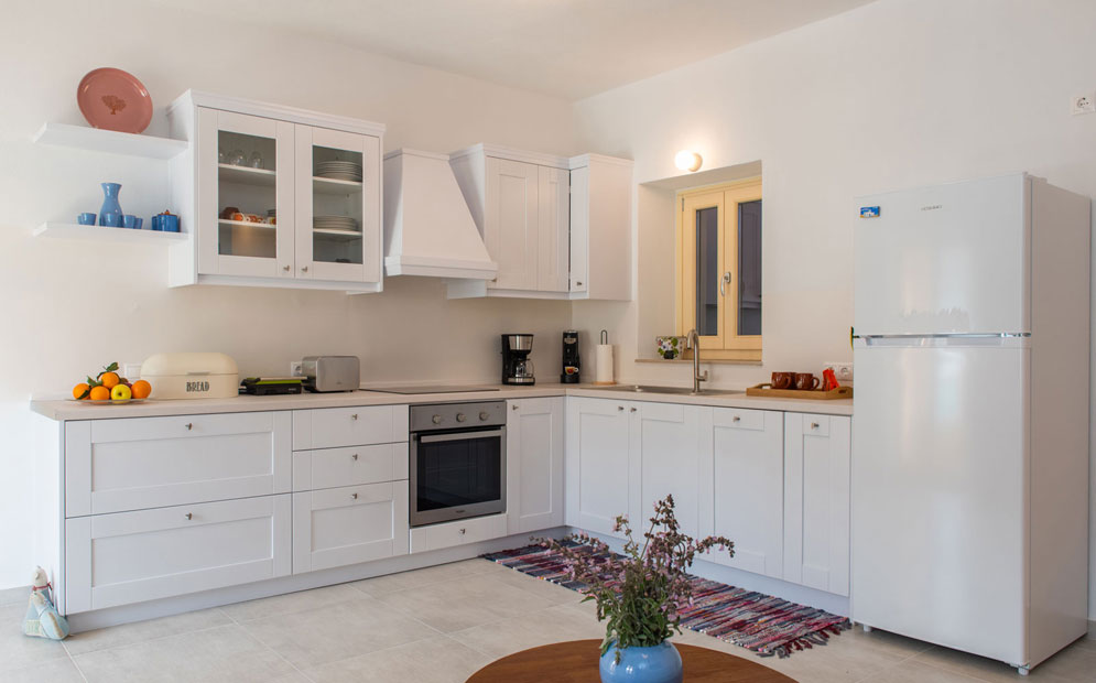 Πλήρως εξοπλισμένη κουζίνα στο διαμέρισμα Petra 2 στη Σίφνο