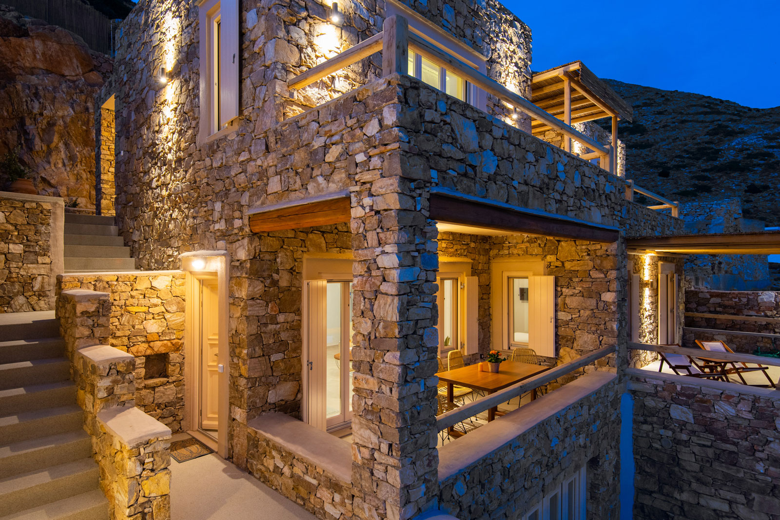 Τα διαμερίσματα Petra στις Καμάρες της Σίφνου